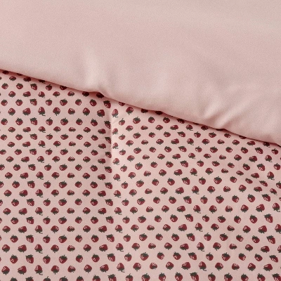 Strawberry Print Reversible Microfiber Comforter & Sheet Set Light Pink - Room Essentials™ 4 Strawberry Print Reversible Microfiber Comforter & Sheet Set Light Pink - Room Essentials™ - Image 4